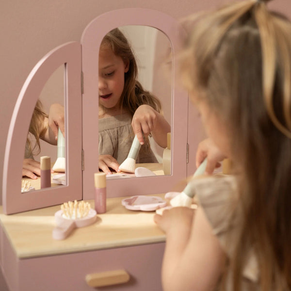 Little Dutch Dressing Table