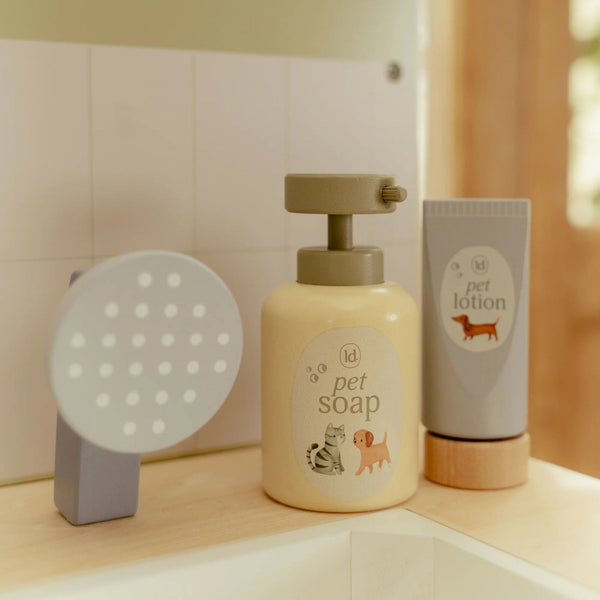 Little Dutch Wooden Veterinary Practice