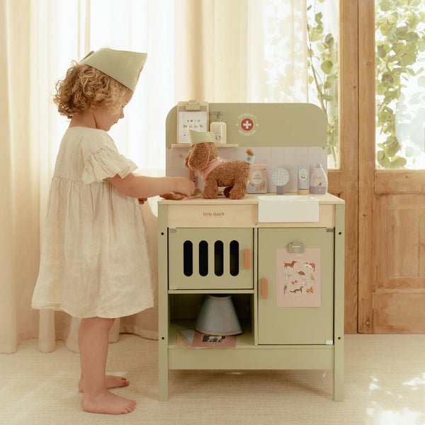 Little Dutch Wooden Veterinary Practice