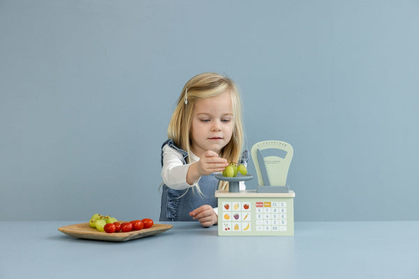 Little Dutch Wooden Weighing Scale